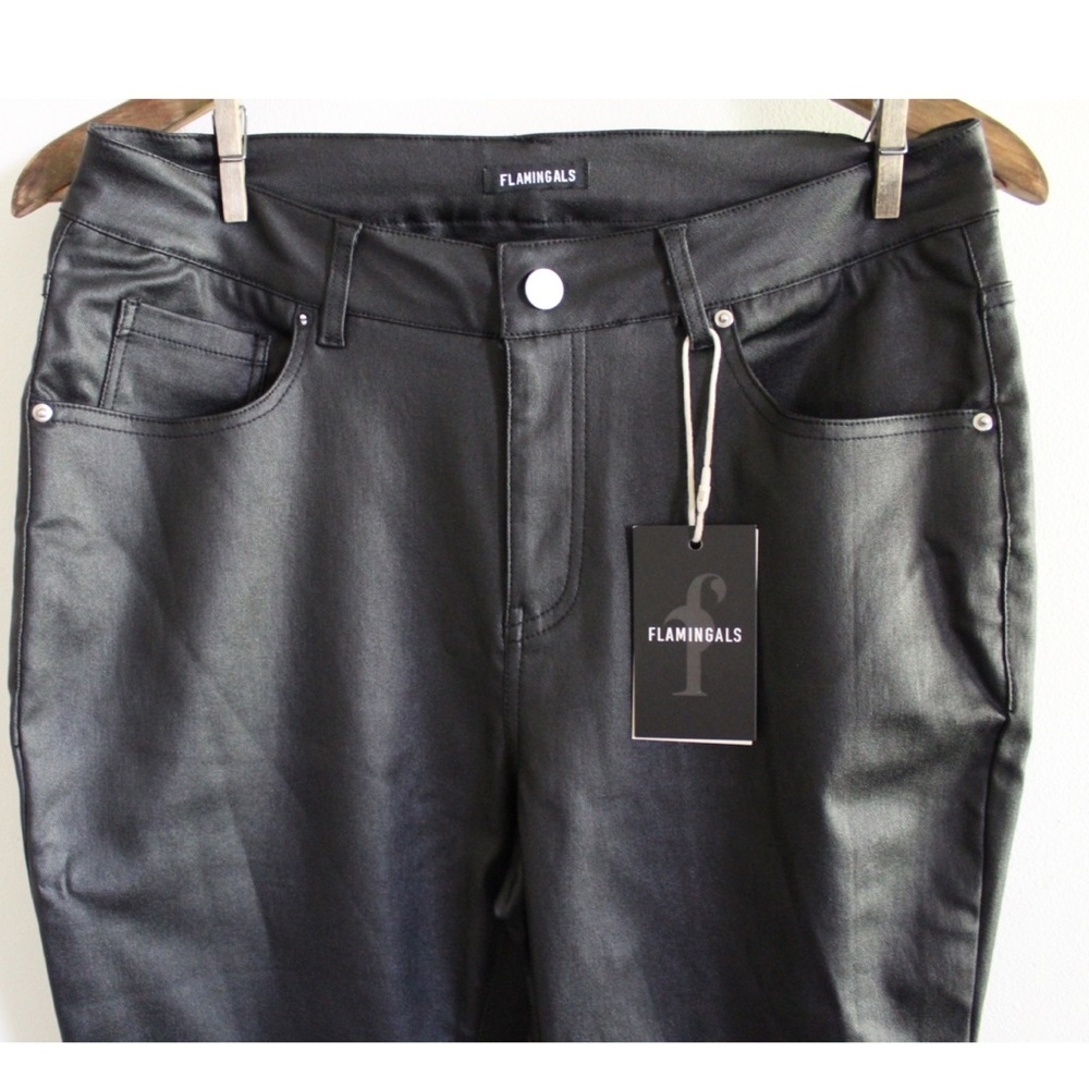 Flamingals NWT Faux Leather Flare Pants For Curvy Women Medium Brand New Black - Picture 4 of 12